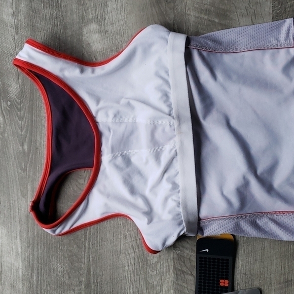 NWT Nike Women Dri-Fit Workout Top Black Red M - Picture 8 of 14